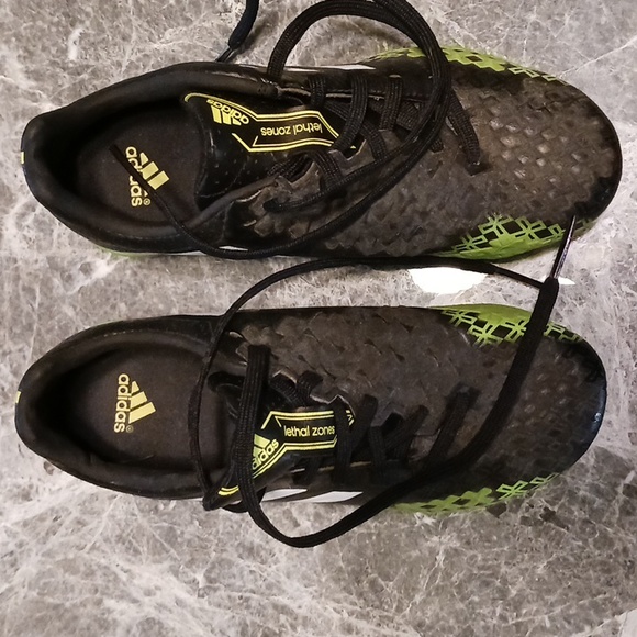 Adidas PREDATOR YOUTH soccer cleats size 1 1/2 Excellent condition Black/neon gr - Picture 7 of 8